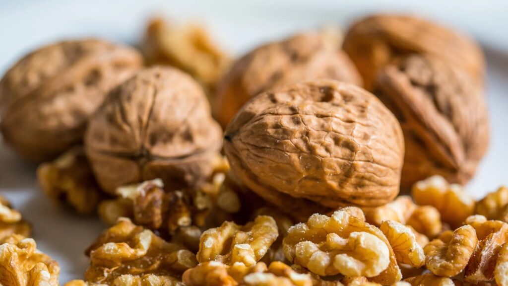 बेहतरीन अखरोट खाने के लाभ है The benefits of eating walnuts are